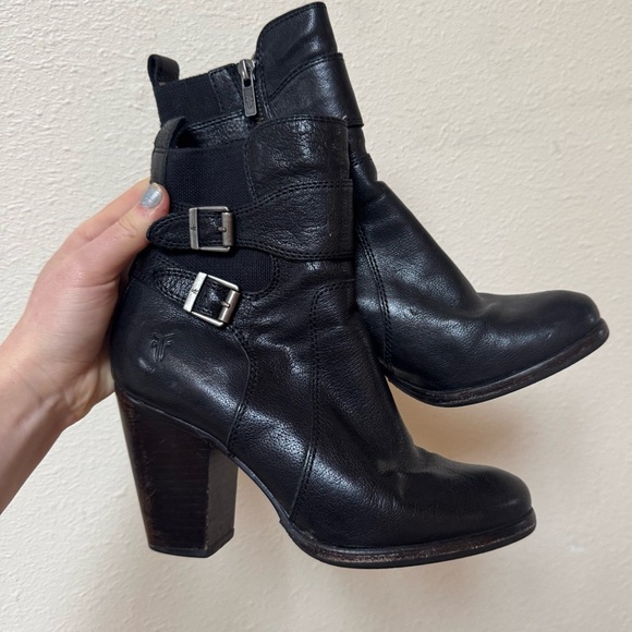 FRYE Patty Gore Black Leather Heeled Moto Ankle Bootie - Picture 2 of 7